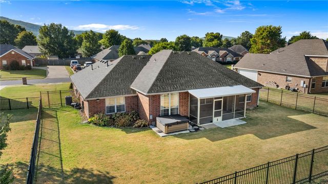 11199 Bear Drive, Farmington, AR 72730