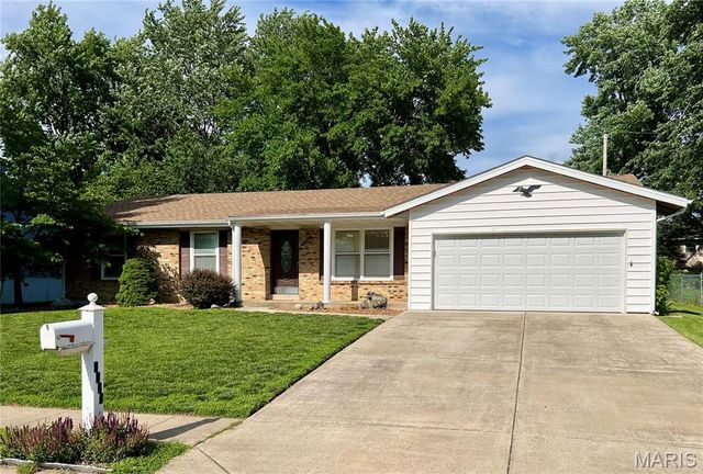 2828 Olde Gloucester Drive, St Charles, MO 63301