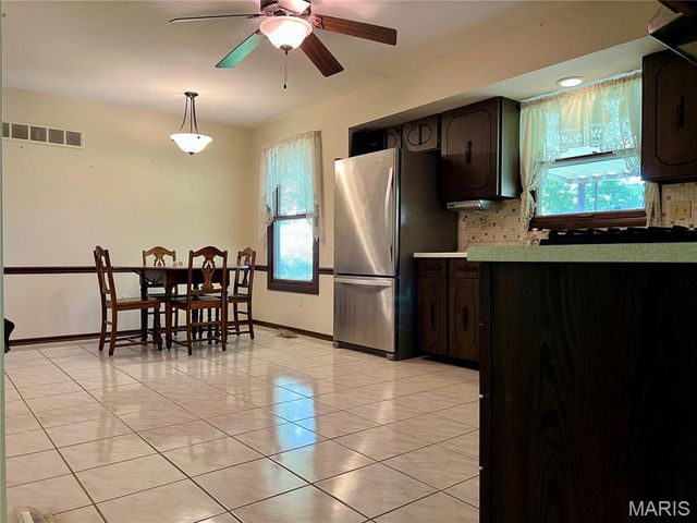 2828 Olde Gloucester Drive, St Charles, MO 63301