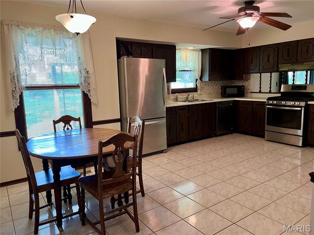 2828 Olde Gloucester Drive, St Charles, MO 63301