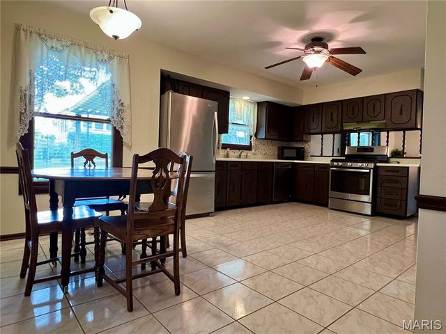 2828 Olde Gloucester Drive, St Charles, MO 63301