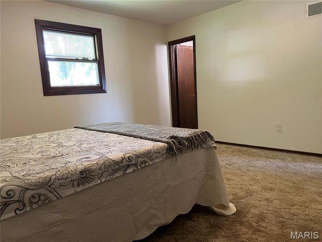 2828 Olde Gloucester Drive, St Charles, MO 63301