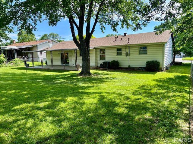 2828 Olde Gloucester Drive, St Charles, MO 63301