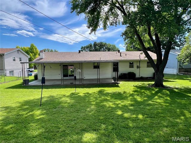2828 Olde Gloucester Drive, St Charles, MO 63301