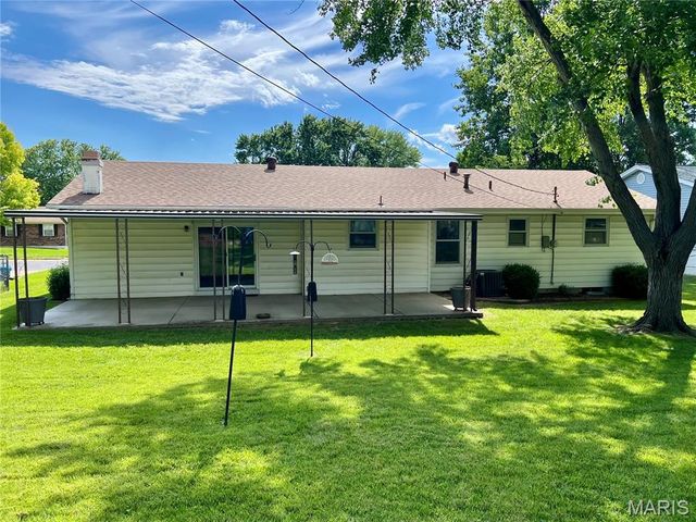 2828 Olde Gloucester Drive, St Charles, MO 63301
