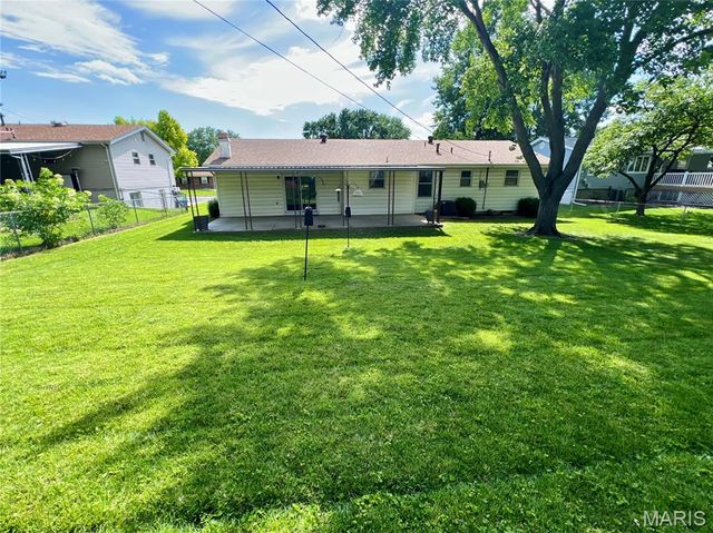 2828 Olde Gloucester Drive, St Charles, MO 63301