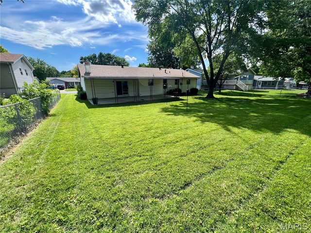 2828 Olde Gloucester Drive, St Charles, MO 63301