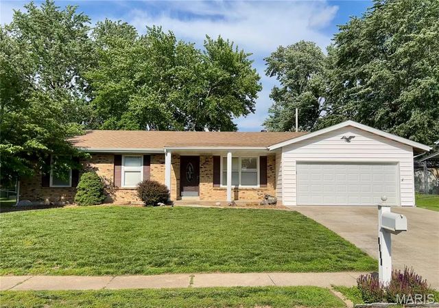 2828 Olde Gloucester Drive, St Charles, MO 63301