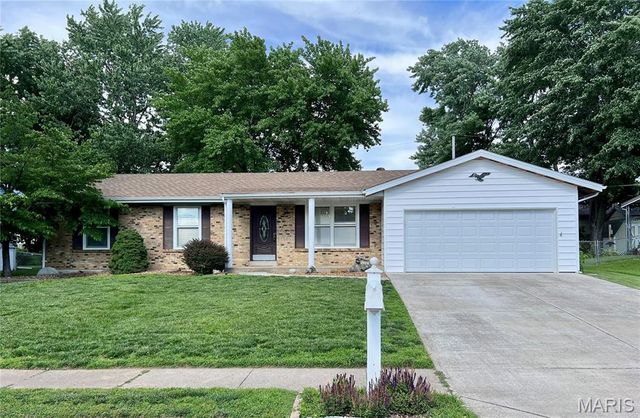 2828 Olde Gloucester Drive, St Charles, MO 63301