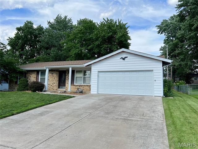2828 Olde Gloucester Drive, St Charles, MO 63301