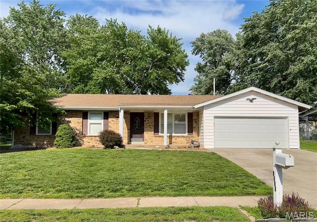 2828 Olde Gloucester Drive, St Charles, MO 63301