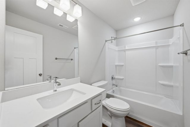 5680 Brook View Avenue, Des Moines, IA 50317