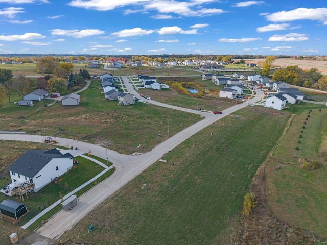 5680 Brook View Avenue, Des Moines, IA 50317