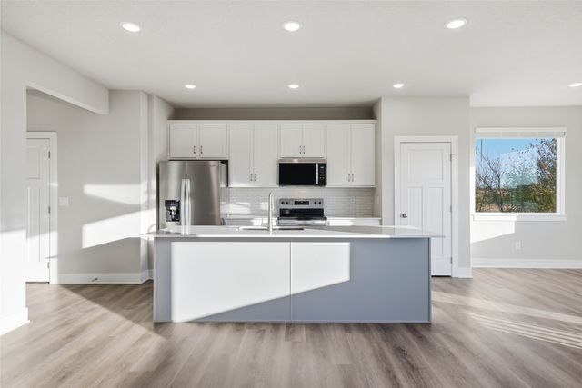 5680 Brook View Avenue, Des Moines, IA 50317