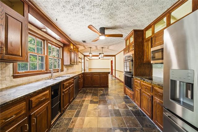 555 Saddle Creek Circle, Roswell, GA 30076