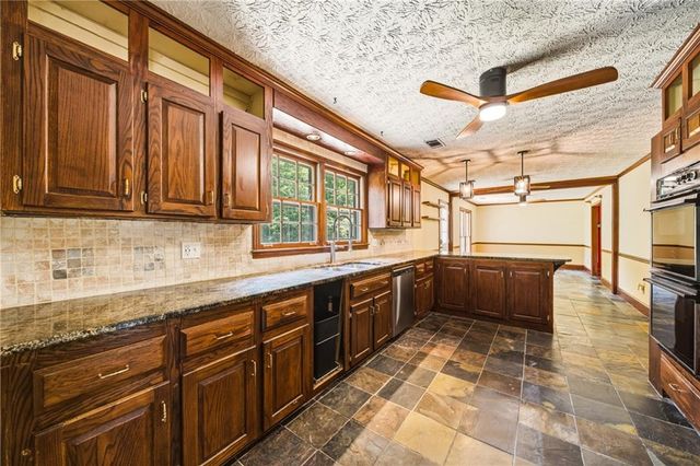 555 Saddle Creek Circle, Roswell, GA 30076