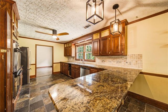 555 Saddle Creek Circle, Roswell, GA 30076