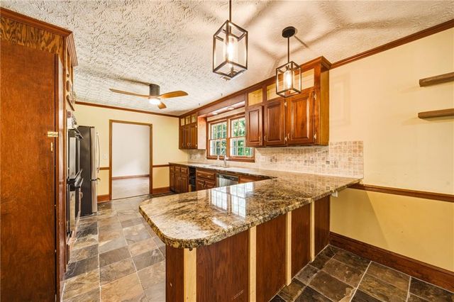 555 Saddle Creek Circle, Roswell, GA 30076