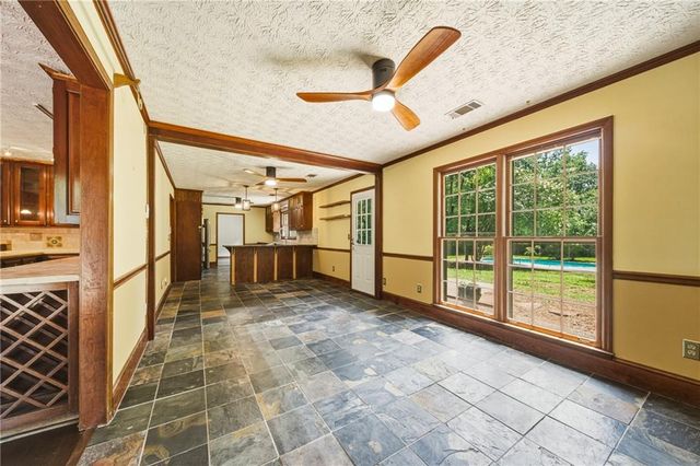 555 Saddle Creek Circle, Roswell, GA 30076