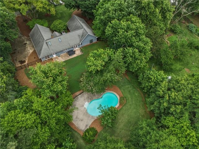 555 Saddle Creek Circle, Roswell, GA 30076