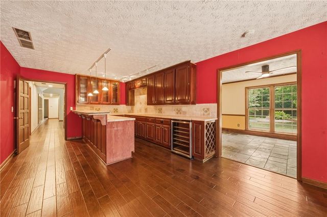 555 Saddle Creek Circle, Roswell, GA 30076