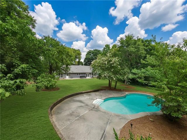555 Saddle Creek Circle, Roswell, GA 30076