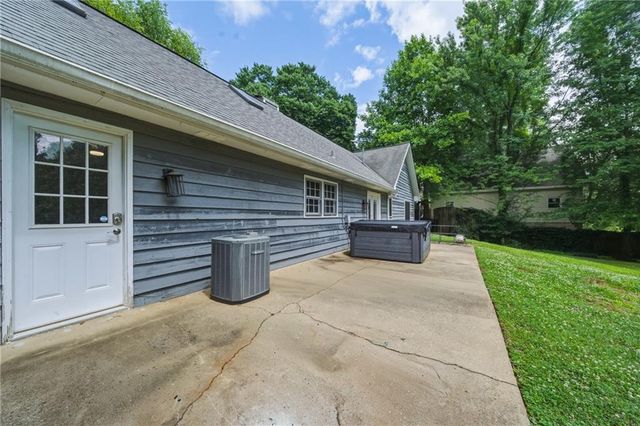 555 Saddle Creek Circle, Roswell, GA 30076