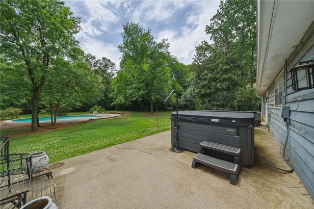 555 Saddle Creek Circle, Roswell, GA 30076