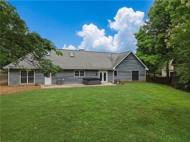 555 Saddle Creek Circle, Roswell, GA 30076