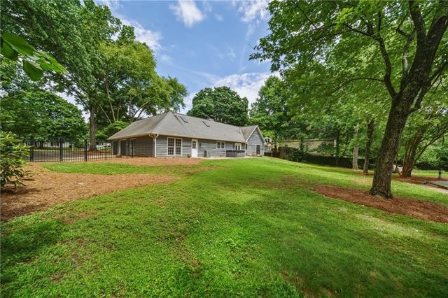 555 Saddle Creek Circle, Roswell, GA 30076