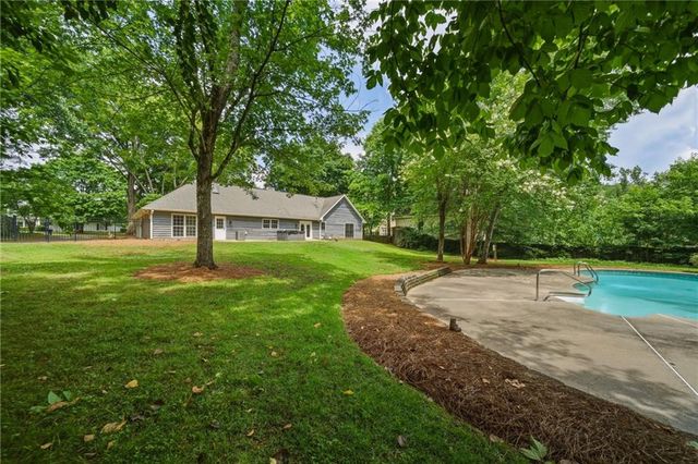555 Saddle Creek Circle, Roswell, GA 30076