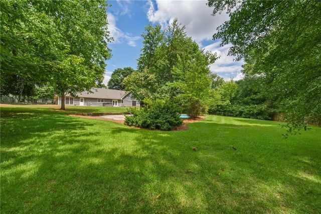 555 Saddle Creek Circle, Roswell, GA 30076
