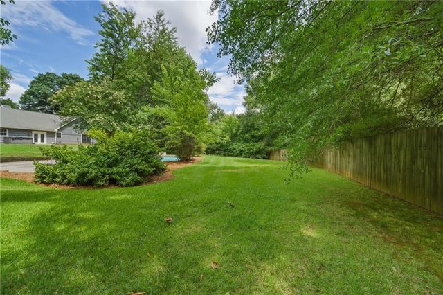 555 Saddle Creek Circle, Roswell, GA 30076