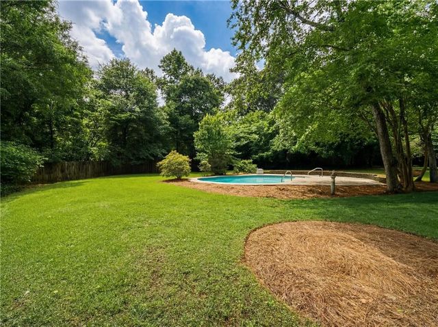 555 Saddle Creek Circle, Roswell, GA 30076