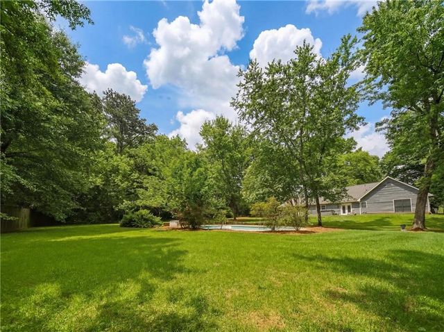 555 Saddle Creek Circle, Roswell, GA 30076