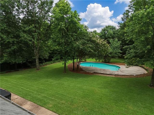 555 Saddle Creek Circle, Roswell, GA 30076