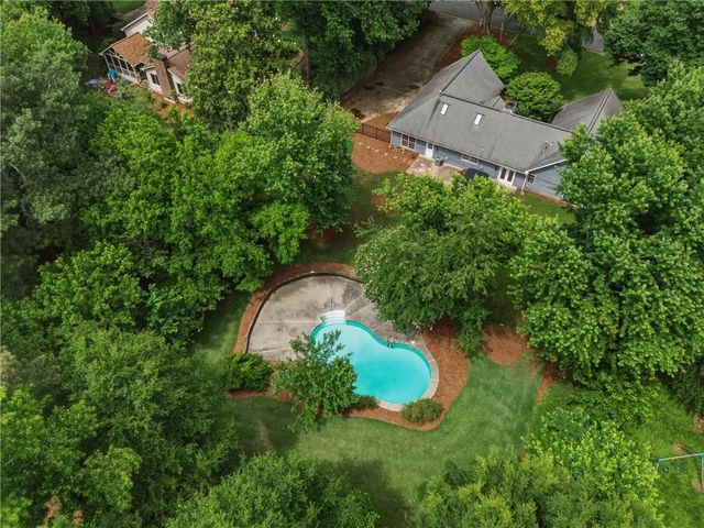 555 Saddle Creek Circle, Roswell, GA 30076