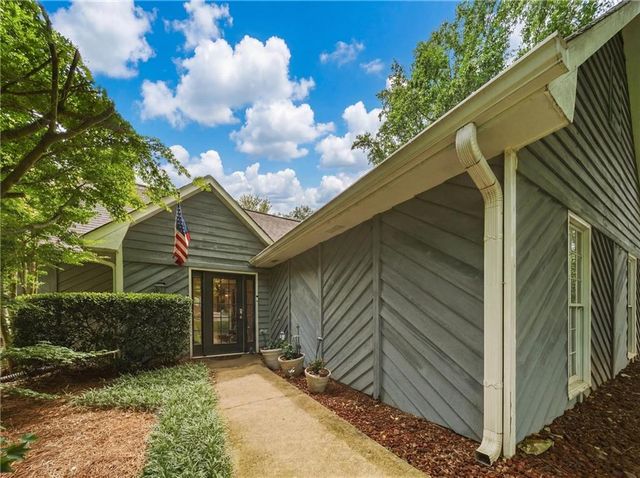 555 Saddle Creek Circle, Roswell, GA 30076