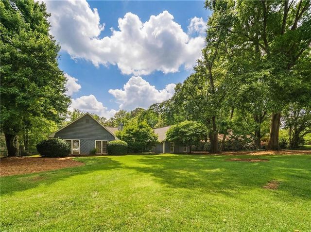 555 Saddle Creek Circle, Roswell, GA 30076