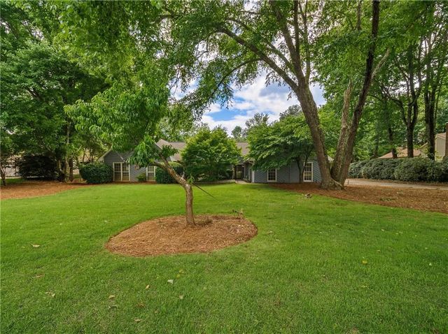 555 Saddle Creek Circle, Roswell, GA 30076