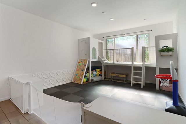 7501 Redwood Ivy Way, Sacramento, CA 95829