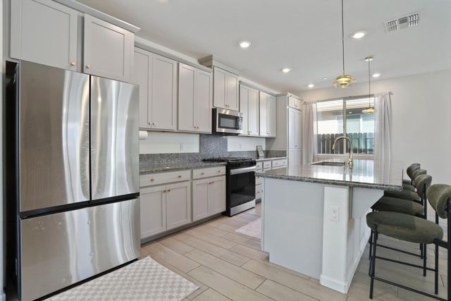 7501 Redwood Ivy Way, Sacramento, CA 95829