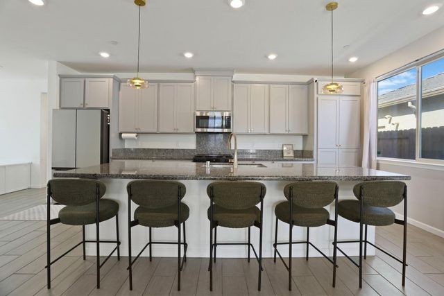 7501 Redwood Ivy Way, Sacramento, CA 95829