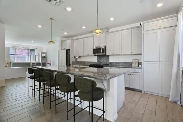 7501 Redwood Ivy Way, Sacramento, CA 95829