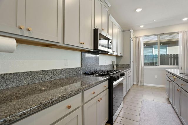 7501 Redwood Ivy Way, Sacramento, CA 95829