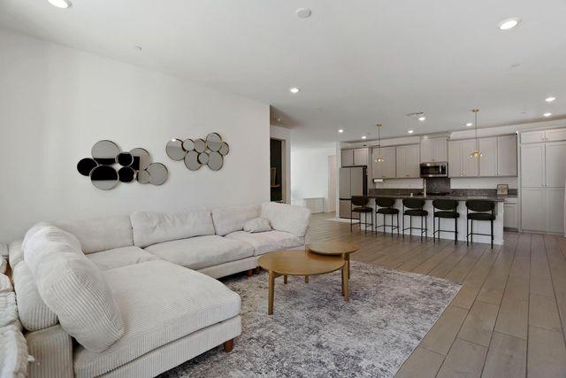 7501 Redwood Ivy Way, Sacramento, CA 95829