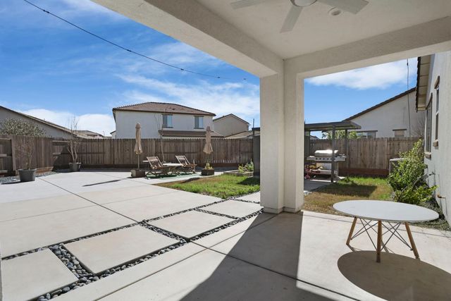 7501 Redwood Ivy Way, Sacramento, CA 95829