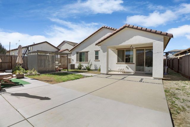 7501 Redwood Ivy Way, Sacramento, CA 95829