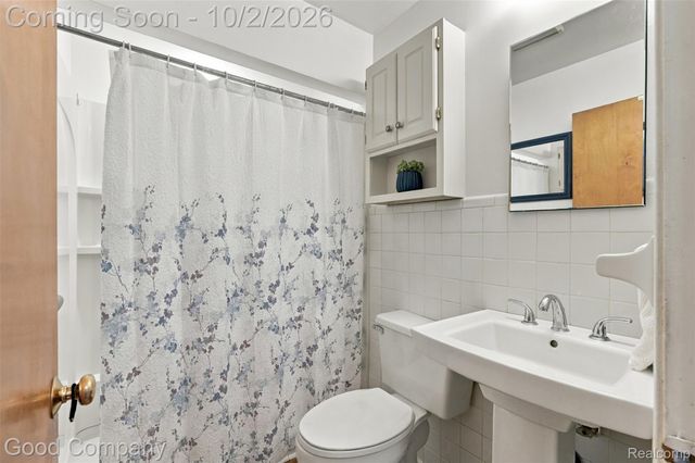 1645 E Evelyn Avenue, Hazel Park, MI 48030