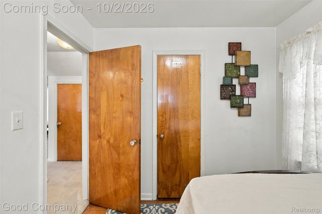 1645 E Evelyn Avenue, Hazel Park, MI 48030